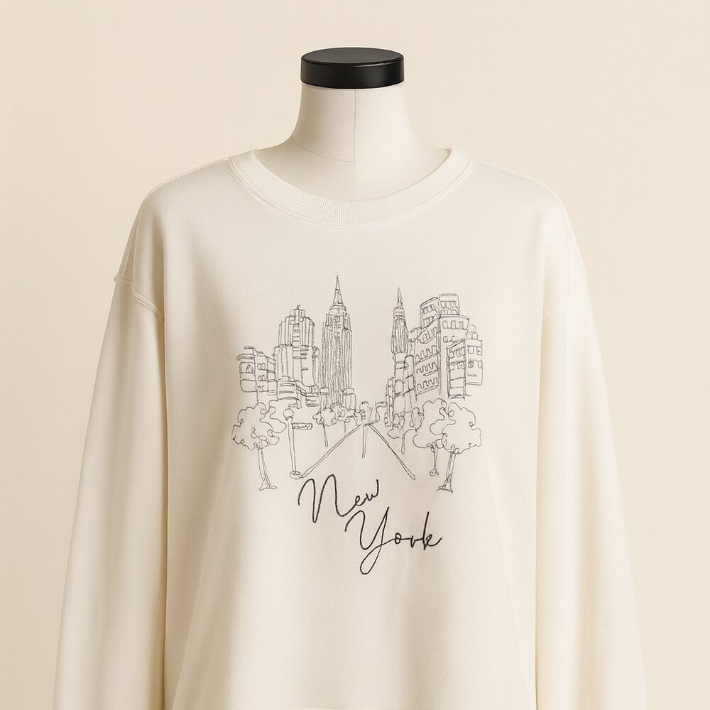 New York City Skyline Graphic Sweatshirt – Cream/White – Women’s